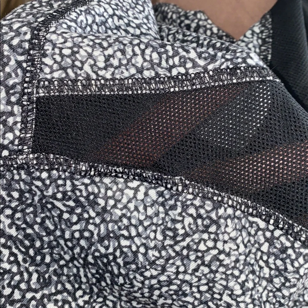 🪼Nike Dri FIT training tank top with speckled pattern & black mesh throughout! - Picture 10 of 11